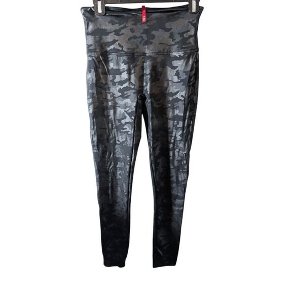 SPANX Faux Leather Camo Leggings Size Large - Picture 2 of 4